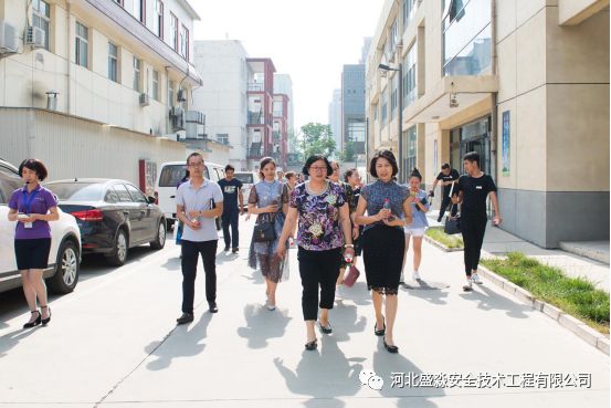 公司組織員工走進“百年巧匠”參觀學習